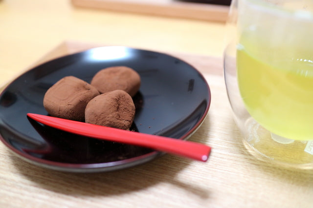 日本のバレンタインはどのように始まった？チョコレートに合うお茶もご紹介